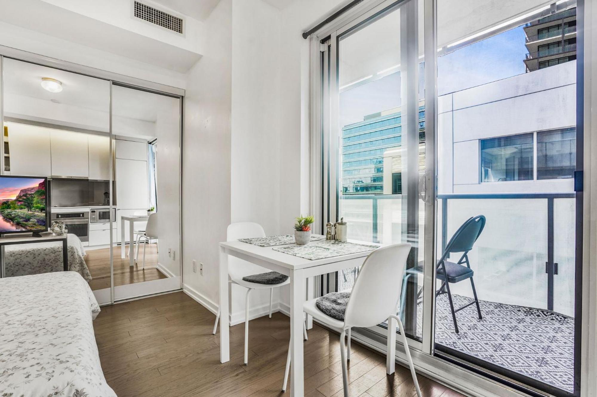 Appartement Luxe - Location Score 10 - Steps To Rogers Centre, Cn Tower, Eaton Centre, Convention, Scotia Bank Arena *