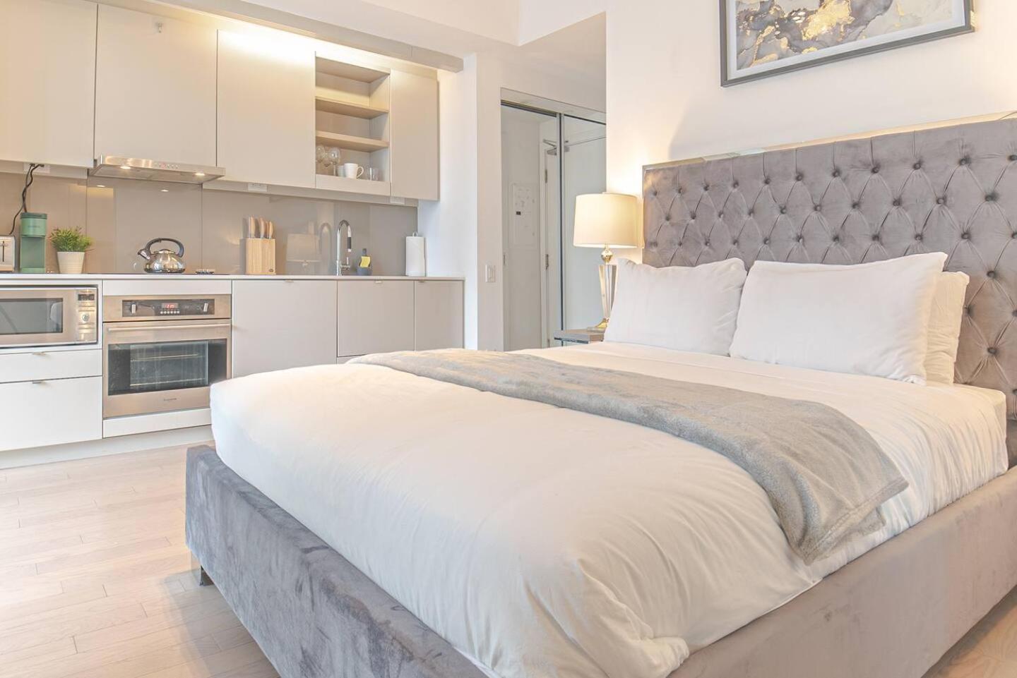 Appartement Luxe - Location Score 10 - Steps To Rogers Centre, Cn Tower, Eaton Centre, Convention, Scotia Bank Arena *